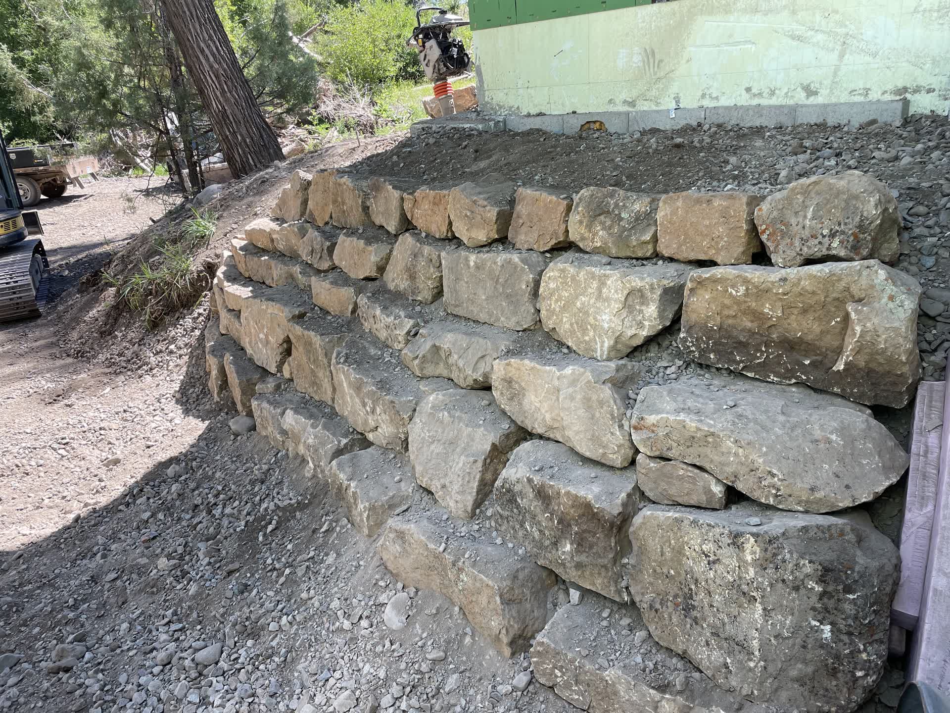 Stone retaining wall construction